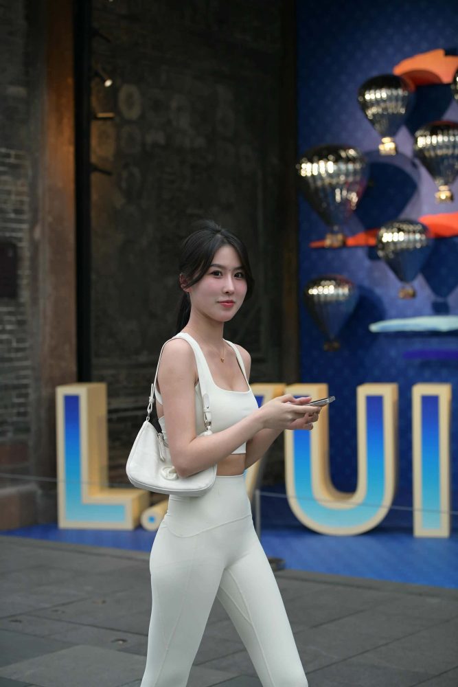 白色瑜伽裤女孩【212P】J8076-小鹿图库