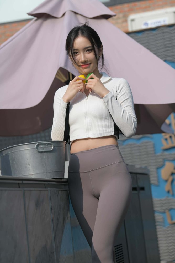 又飒又美的紫色瑜伽裤姑娘【701P】J8165-小鹿图库