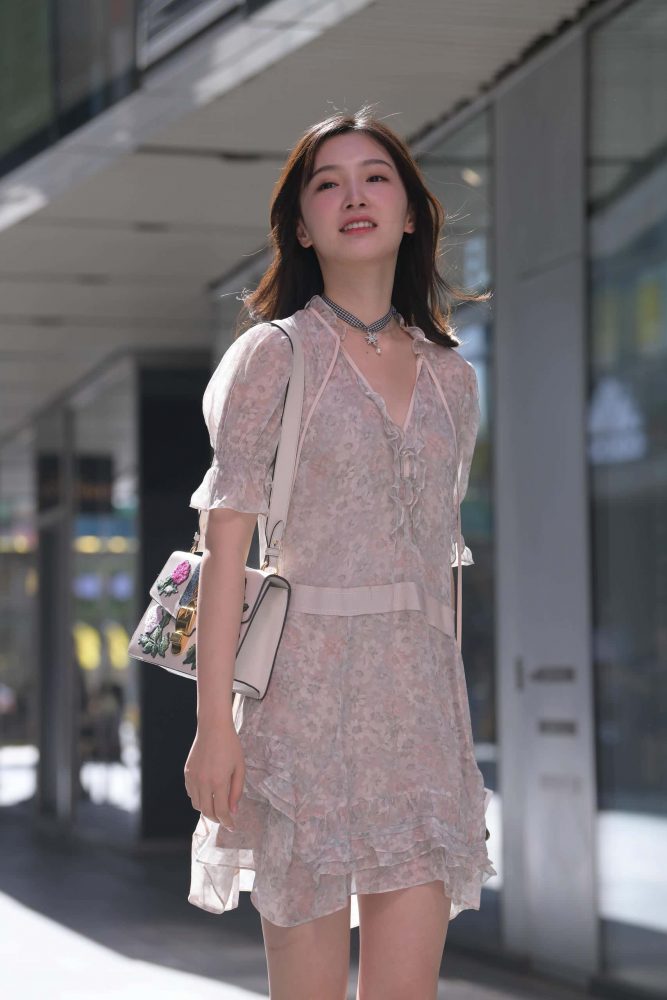 笑容甜美的连衣裙姑娘【24P】J1814-小鹿图库