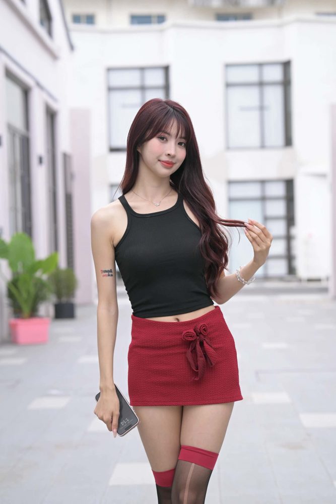 穿红色短裙黑丝的软甜少女【870P】J8145-小鹿图库