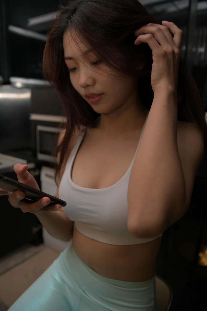 户外玩耍的瑜伽裤小姐姐【467P】J1419-小鹿图库
